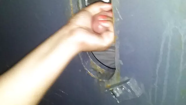 گزارش شده و از سمت چپ استفاده می شود فیلم سوپر خارجی کم سن