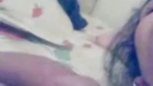 موی سرخ دوست داشتنی عاشق گربه عکسهای سوپر سکسی خارجی و پاهایش است